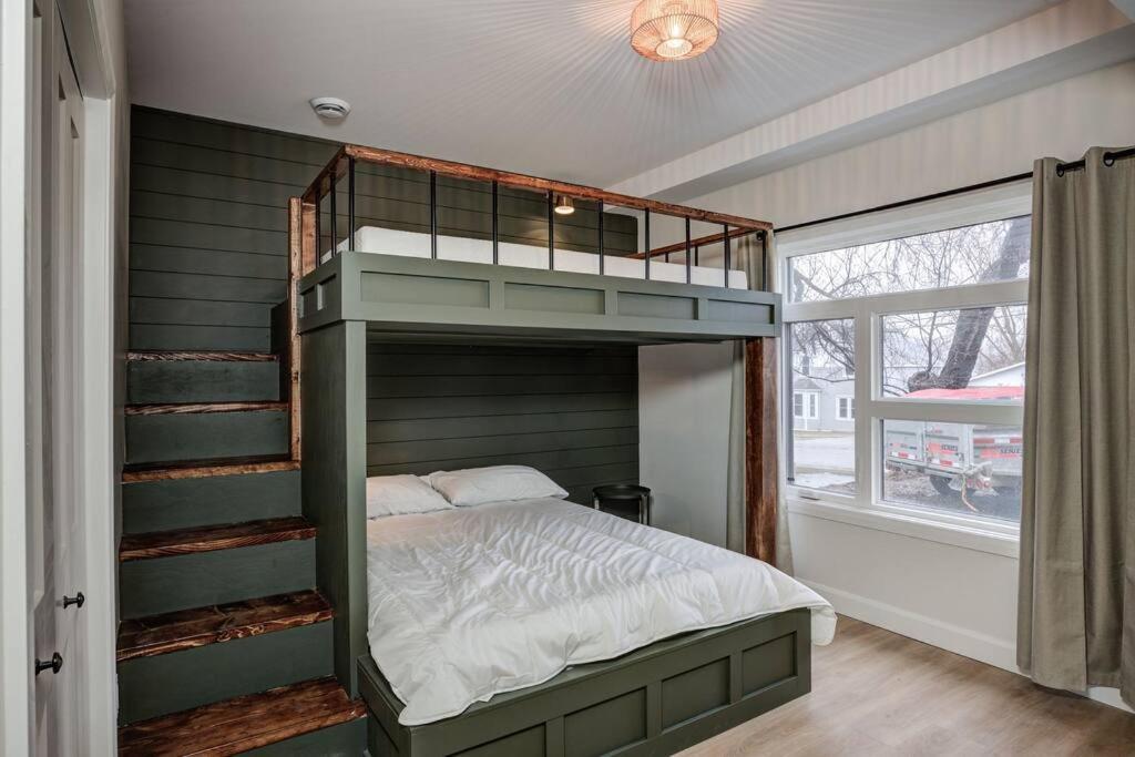 Chic Suite By Westlynn Little Current Eksteriør billede
