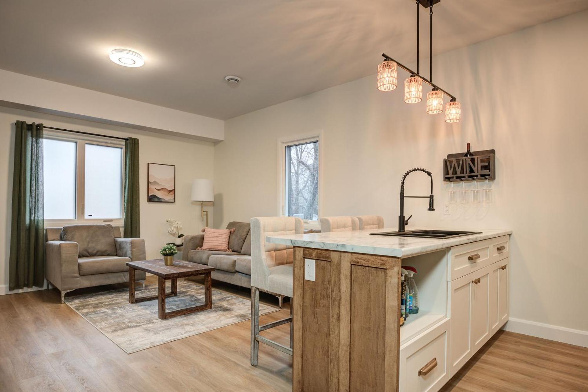 Chic Suite By Westlynn Little Current Eksteriør billede